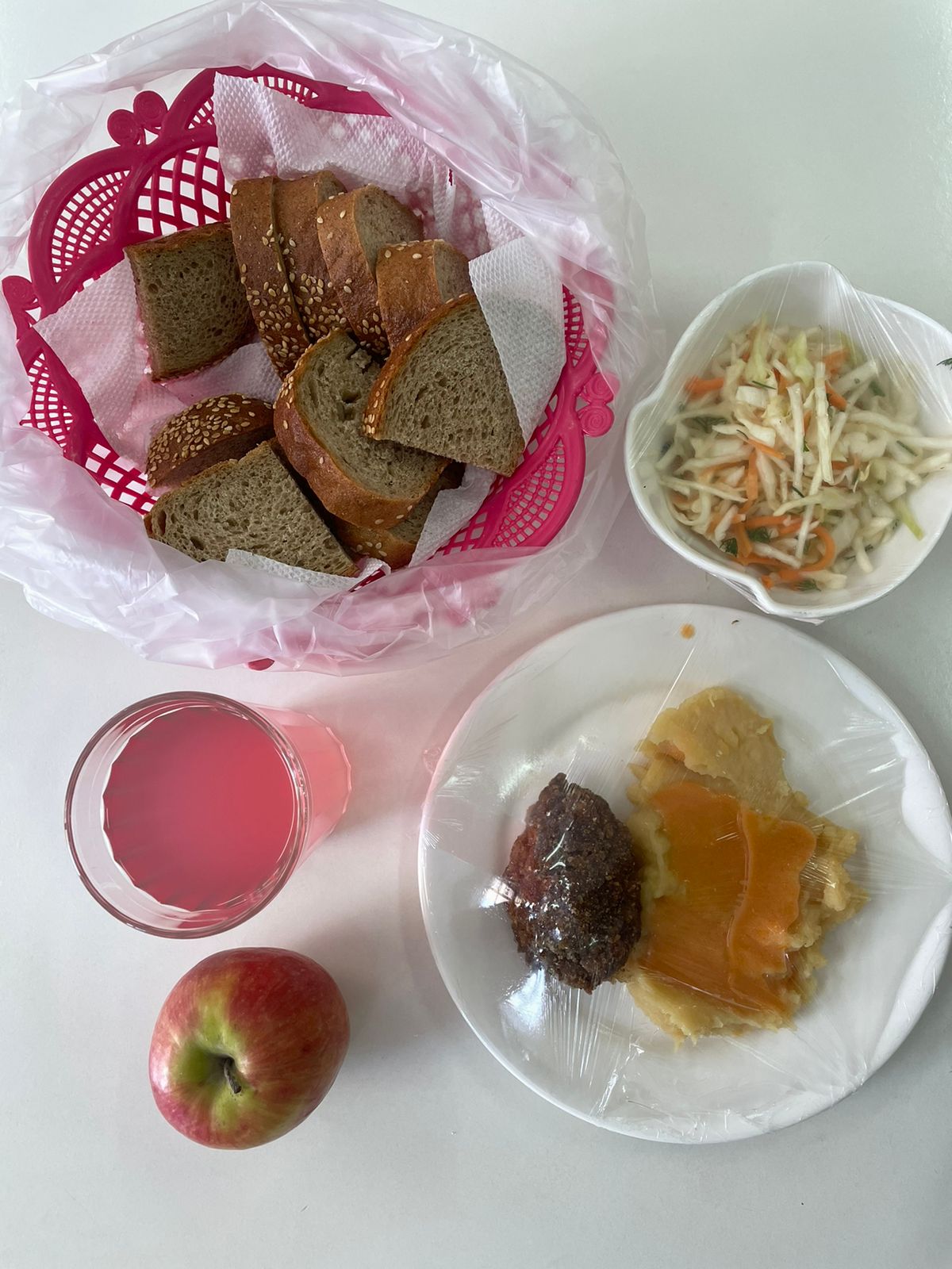 Меню: котлеты мясные. Гарнир: гороховое пюре