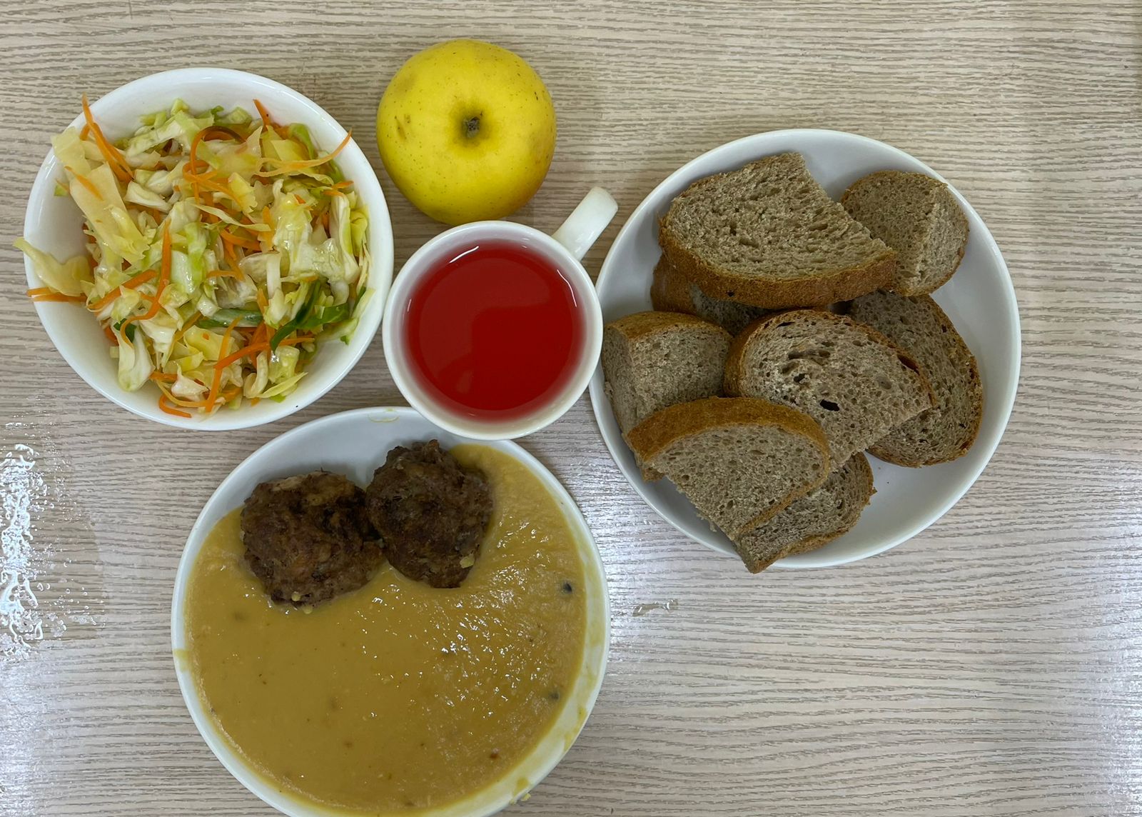 Мясо: котлеты (мясные).Гарнир: гороховое пюре