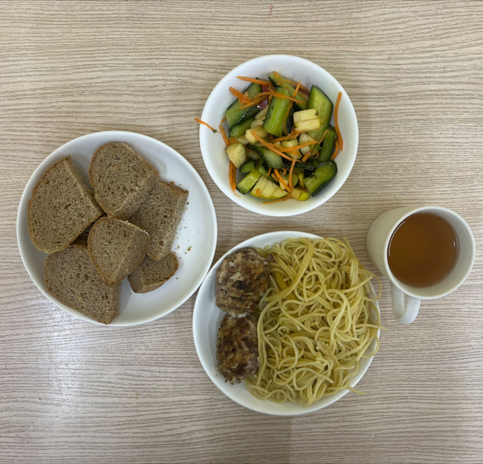 Меню: тефтели мясные(говядина).Гарнир: спагетти отварные.