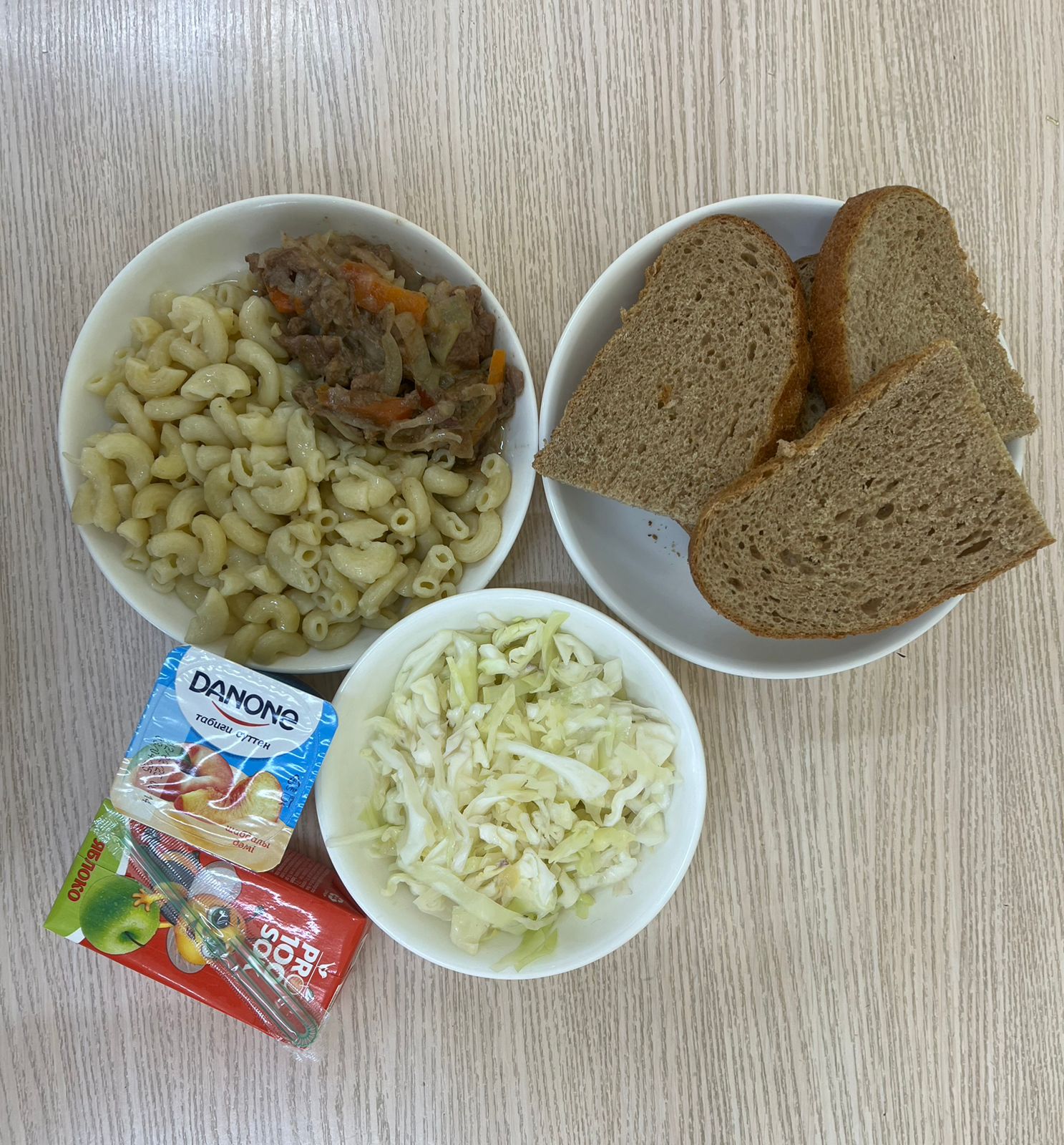 Меню: Гуляш (говядина).Гарнир: макароны отварные